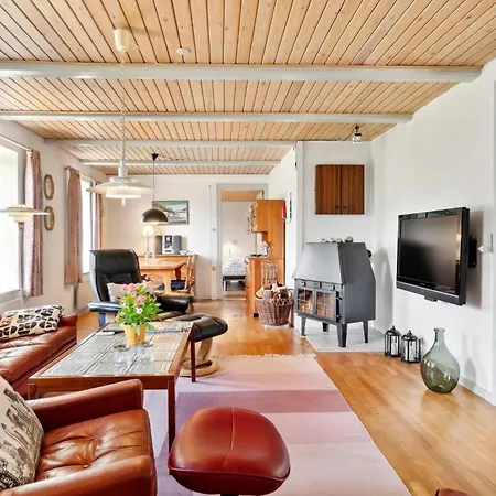 Stunning In With Kitchen * Sejero