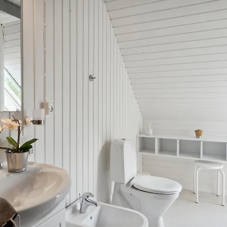 Stunning In With Kitchen Feriehus *