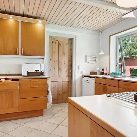 Stunning In With Kitchen Feriehus *
